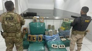 PRF apreende mais de 360 kg de drogas escondidos em