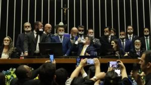 PT, PSB e PSOL pedem afastamento de cinco deputados por