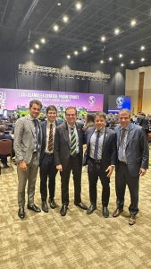 Paes leva base da Câmara em comitiva para defender candidatura