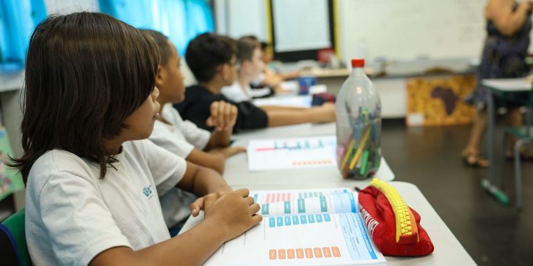 País precisa dar prioridade política à alfabetização, diz especialista