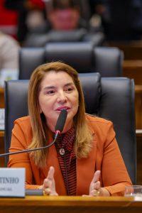 “Partido se faz é com gente, com político e com