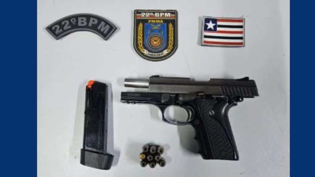 Pistola é encontrada em gancho dentro de provador de loja