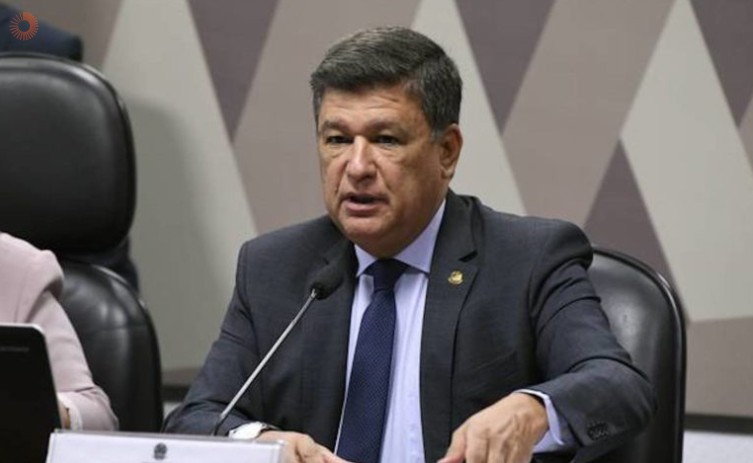Presidente da CPI do INSS ameaça proibir presença de jornalistas