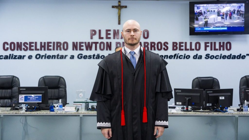 Presidente do TCE-MA, Daniel Itapary, rebate ataques e nega vínculo