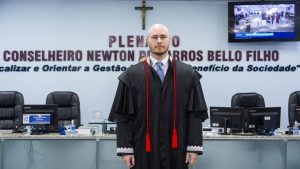 Presidente do TCE-MA, Daniel Itapary, rebate ataques e nega vínculo