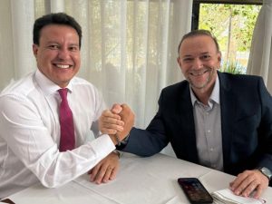 Presidente nacional do PT declara apoio a Camarão