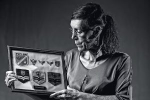 Primeira mulher trans das Forças Armadas é cidadã honorária de