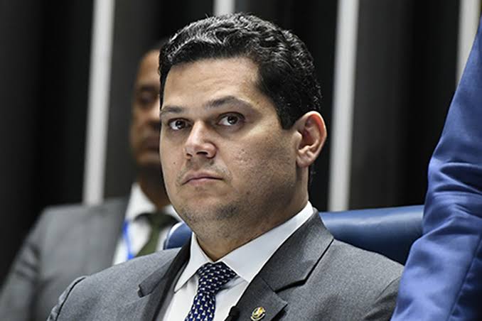 Prisão domiciliar de Bolsonaro inflama oposição, mas Alcolumbre descarta impeachment