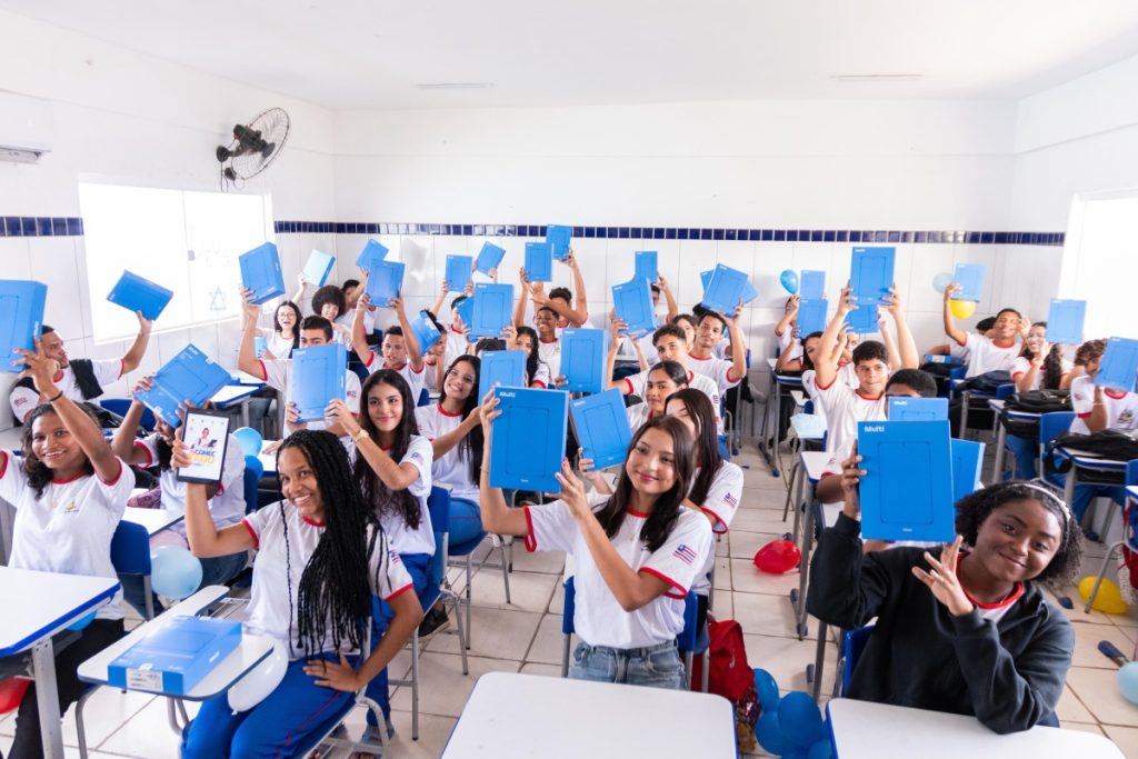 Programa Tô Conectado: Iniciada entrega de tablets para estudantes da