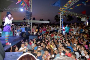 Projeto Arena Alegria leva atividades e apresentações culturais a comunidades