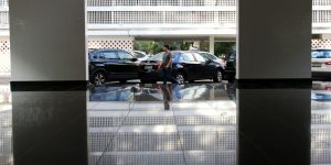 Proporção de brasileiros que moram sozinhos cresce 52% em 12
