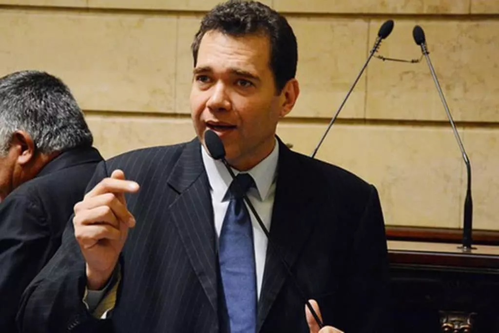 Proposta de Paulo Messina para cercar áreas infantis no Rio