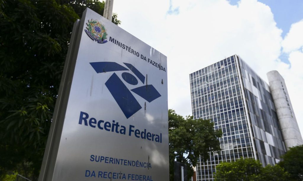 Receita Federal retoma exigência da e-Financeira para fintechs após operações