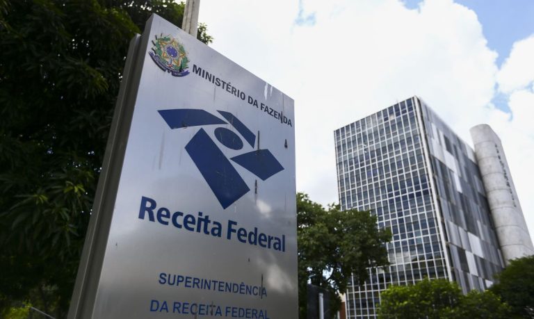 Receita Federal retoma exigência da e-Financeira para fintechs após operações