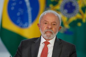 Rejeição a Lula permanece alta entre evangélicos e classe média,