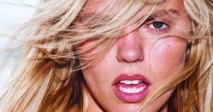 Reneé Rapp lança o segundo álbum de estúdio, “Bite Me”