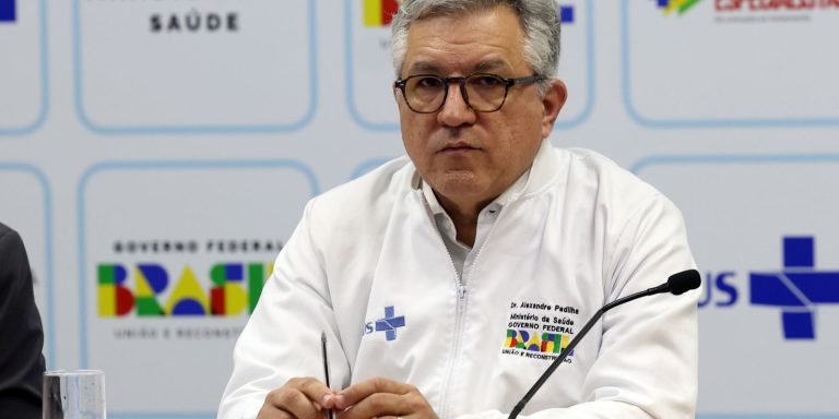 "Saúde e soberania não se negociam", diz Padilha após sanção