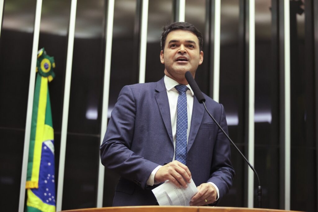 Senado vai ouvir big techs após denúncias de Felca sobre
