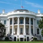 Senadores brasileiros levam bolo de republicano aliado de Trump em
