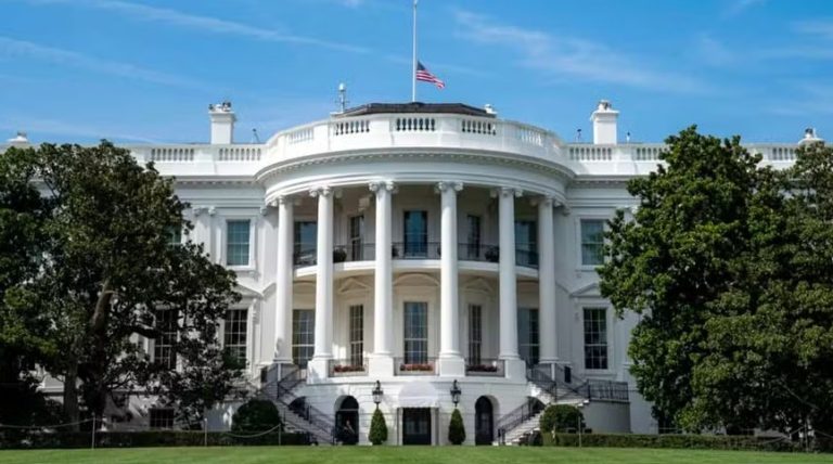 Senadores brasileiros levam bolo de republicano aliado de Trump em