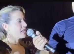 Soraya Thronicke é vaiada em show do Roupa Nova após
