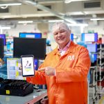 Tablets e notebooks serão entregues para alunos e professores da