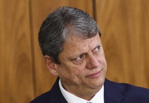 Tarcísio quer impedir fiscalização do patrimônio de secretários e aliados