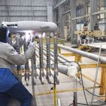 Tarifaço leva a demissões e férias coletivas em metalúrgicas de