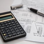 Taxa média de juros segue estável em julho, mas acumula