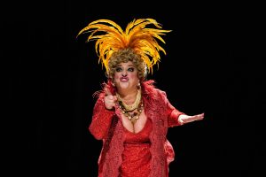 Teatro Arthur Azevedo recebe monólogo “Nasci pra ser Dercy”, com