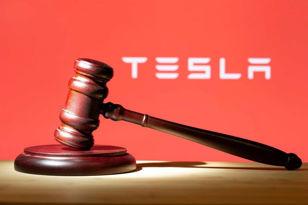 Tesla pode ir a julgamento por enganar motoristas sobre direção