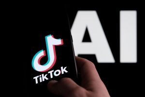 TikTok aposta em IA e demite equipe de moderação no