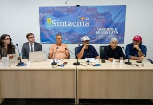 Trabalhadores aprovam estado de greve contra demissões na Sabesp