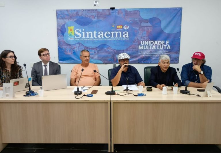 Trabalhadores aprovam estado de greve contra demissões na Sabesp