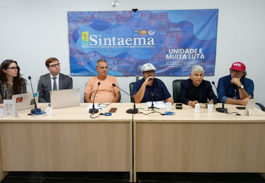 Trabalhadores aprovam estado de greve contra demissões na Sabesp