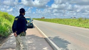 Trio é preso com munições escondidas em carro na BR-135,