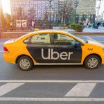 Uber busca investidores para impulsionar os robotáxis