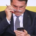 Veja o que a PF achou no celular de Bolsonaro