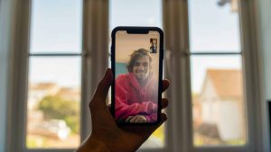 Veja quais gestos secretos ativam efeitos em videochamadas no iPhone