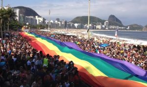 Vereadores rejeitam projeto que proíbe presença de menores em paradas