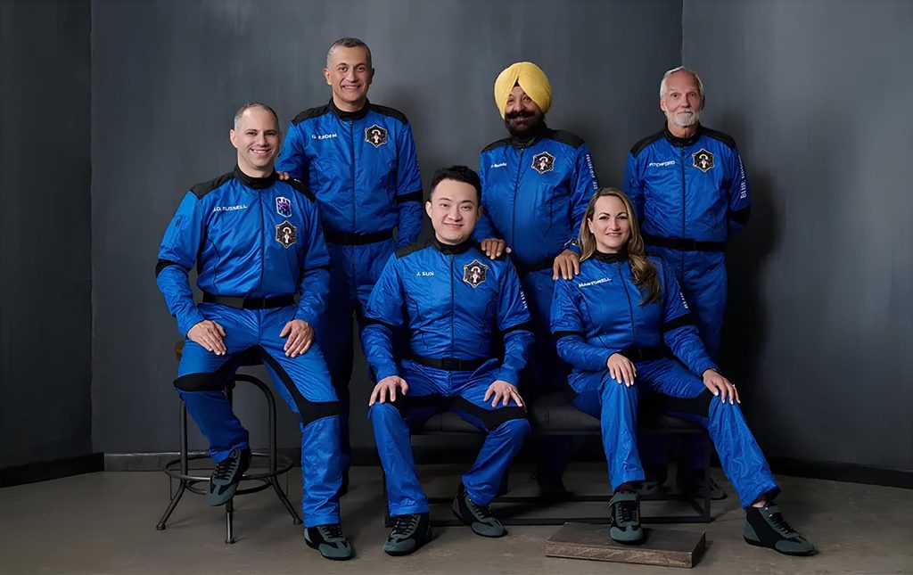 Voo turístico da Blue Origin leva representantes de seis países