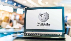 Wikipédia adota novas medidas para combater uso de IA
