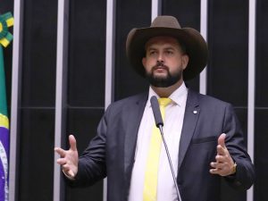 Zé Trovão ameaça Alexandre de Moraes em discurso na Câmara
