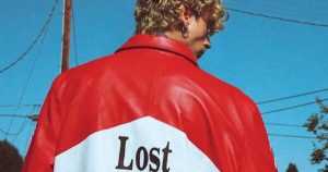 mgk lança o sétimo álbum de estúdio, “lost americana”