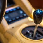 5 erros que você comete com o câmbio manual e