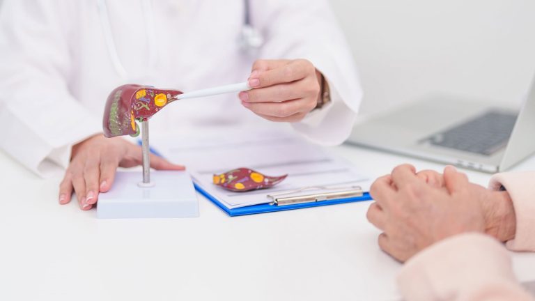 7 hábitos comuns que afetam seu fígado e podem causar