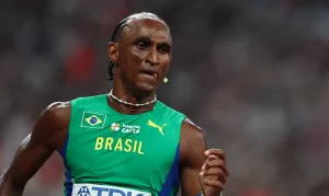 Alison dos Santos se classifica para final no Mundial de