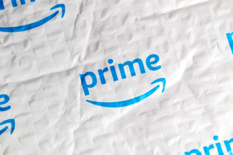 Amazon enfrenta julgamento por dificultar cancelamento do Prime