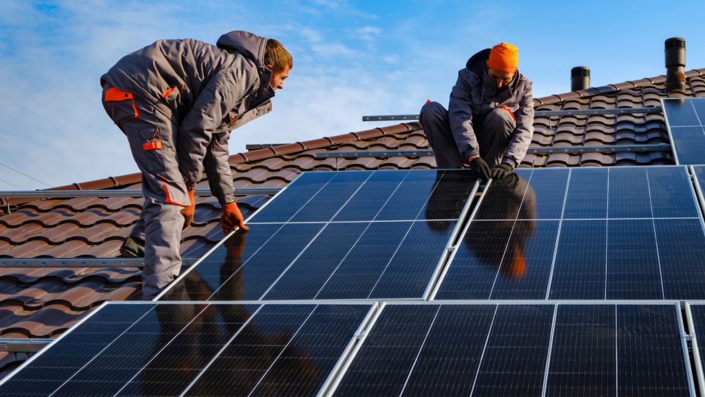 Apagão? Aneel discute riscos do excesso de energia solar no