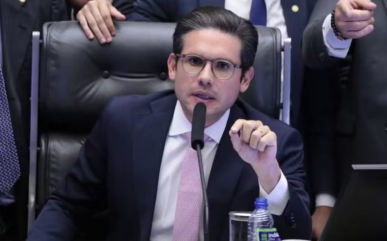 Após atos contra a PEC da Blindagem e anistia, Hugo